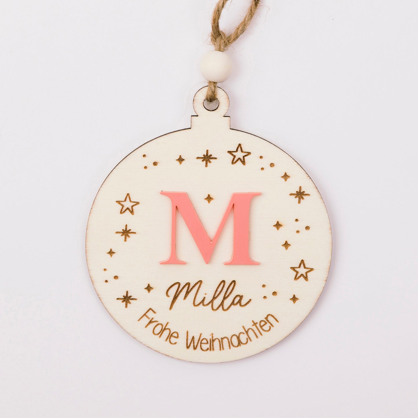 Christbaumkugel aus Holz – personalisiert mit Buchstaben aus Acryl & Gravur