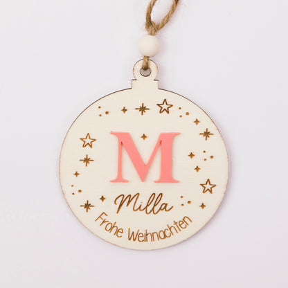Christbaumkugel aus Holz – personalisiert mit Buchstaben aus Acryl & Gravur
