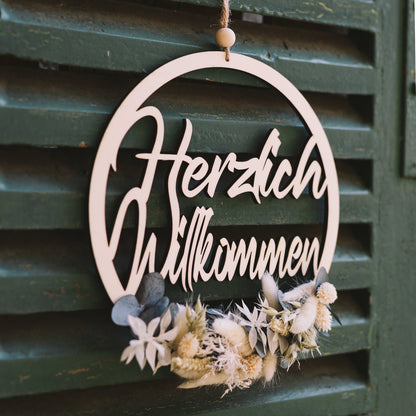 Trockenblumenkranz  Herzlich Willkommen Schriftzug