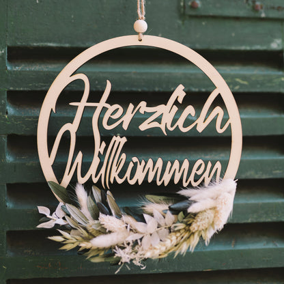Trockenblumenkranz  Herzlich Willkommen Schriftzug