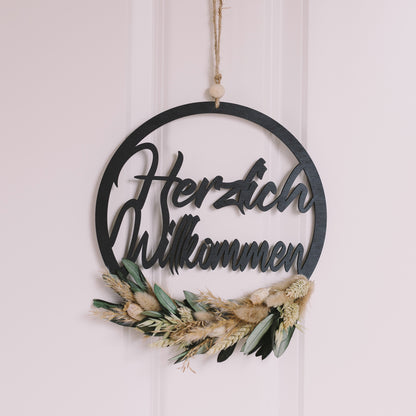 Trockenblumenkranz  Herzlich Willkommen Schriftzug
