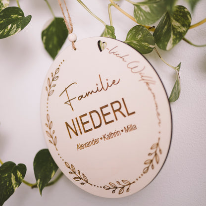 Personalisierte Holzscheibe mit Herzcutout